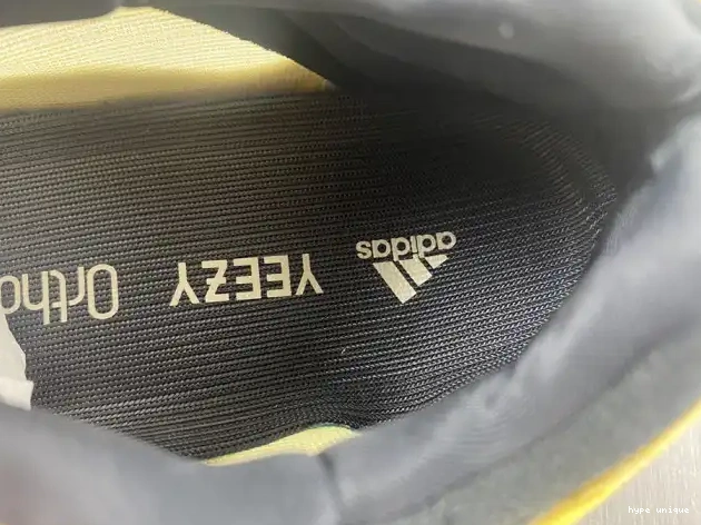 hype Adidas HP5425 Safflower Mono 700 Yeezy V3 0509